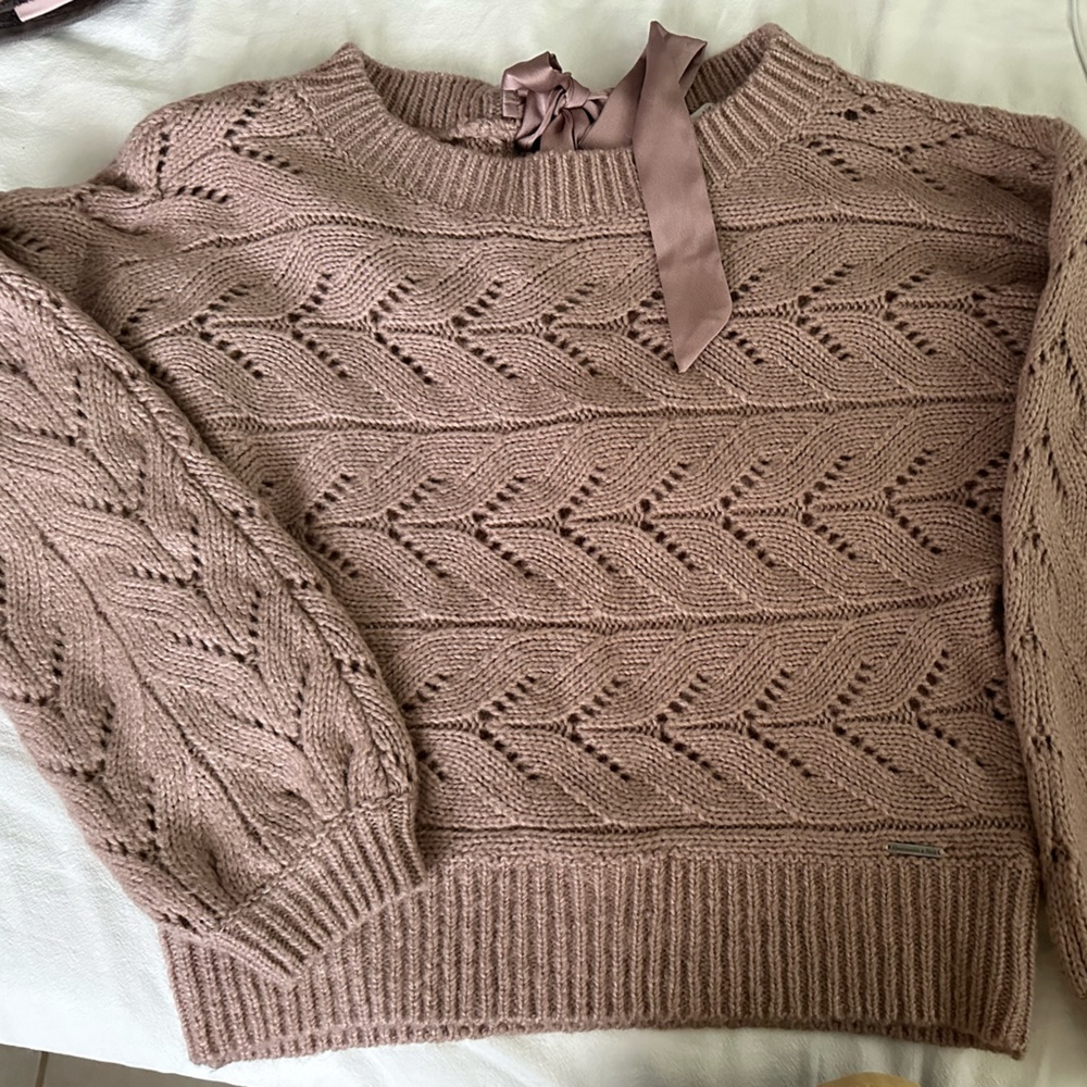 SIZE LARGE MAUVE SWEATER FROM ABERCROMBIE&FITCH W/ SATIN/SILk BOW IN BACK